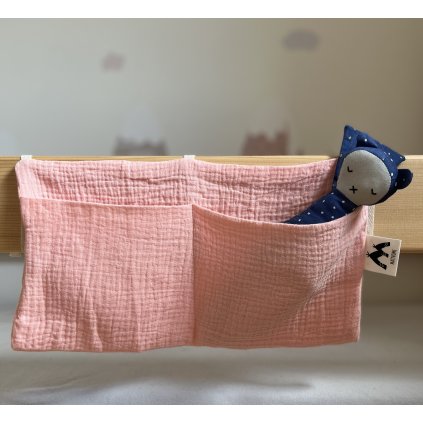 1650 1 muselinovy organizer na postylku ruzova
