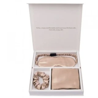 „Probuď se jako královna 💤 Polštář z pravého morušového hedvábí – hebkost, která se dotkne tvé pleti i vlasů. S naší...