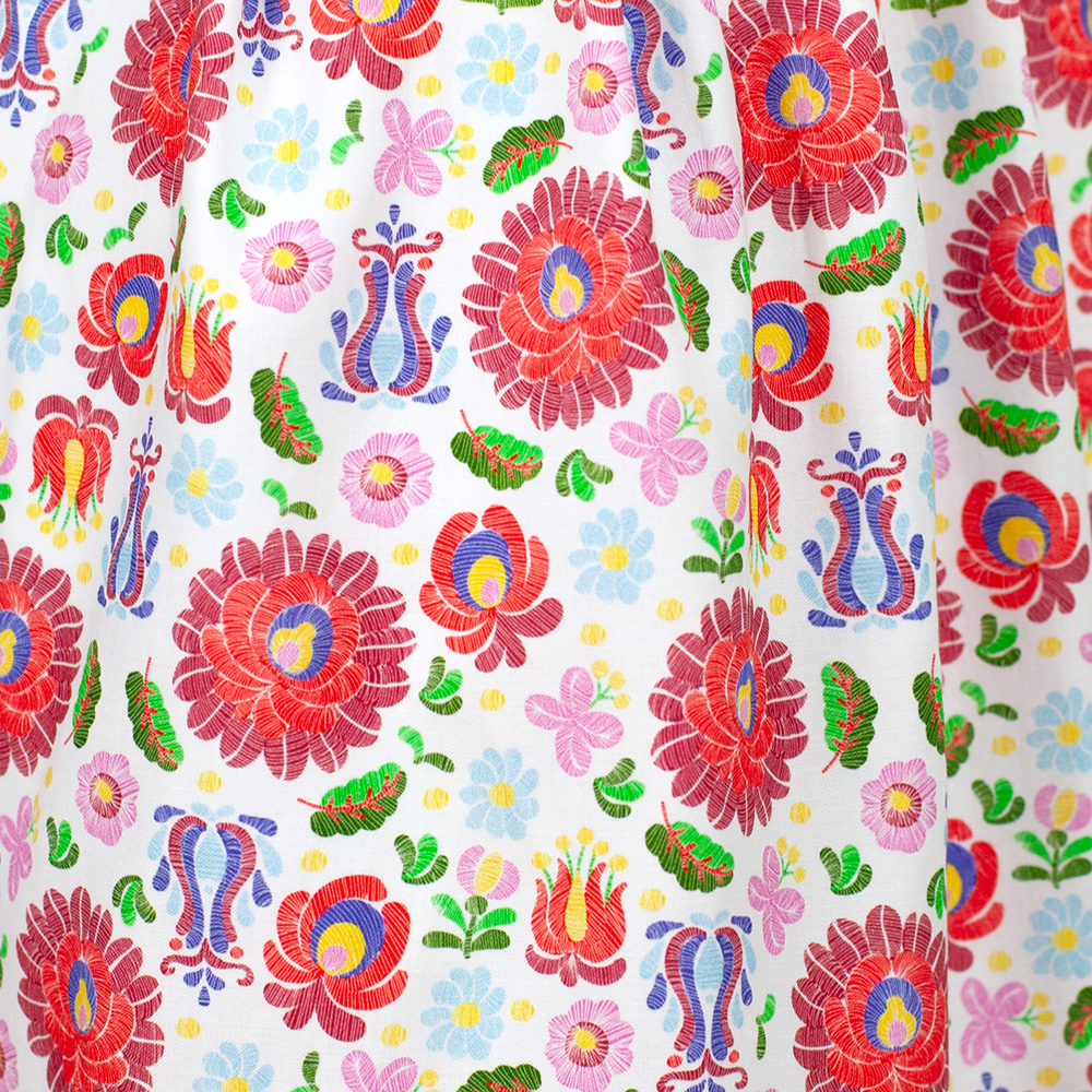 bella-cervene-kvetiny-vysivka