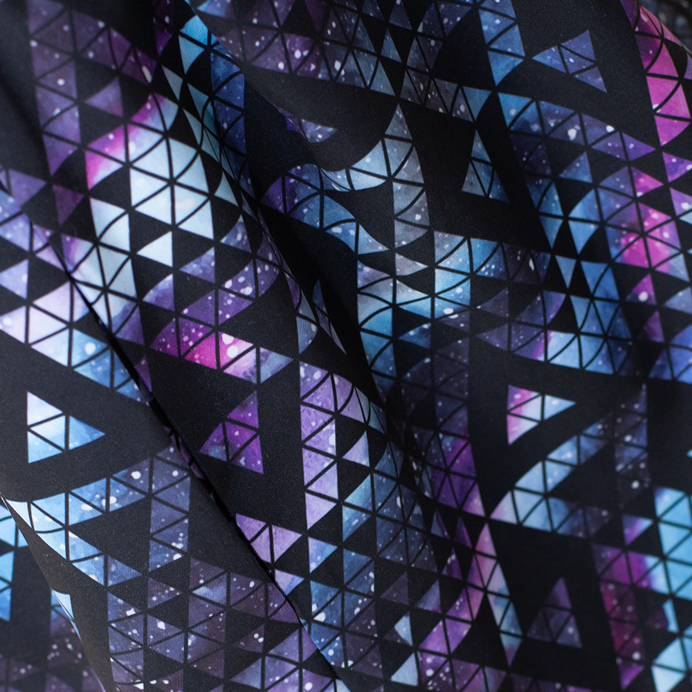 bella-modrofialove-trojuhelniky