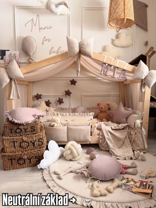 Neutrální základ. A nekonečně možností. 🤍 Jemné tóny, čisté linie a nadčasový styl tvoří prostor, který roste s dítětem —...