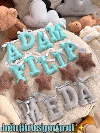 Personalizace, která dává smysl 🤍 Jméno jako designový detail, který zútulní pokojíček a dodá mu jedinečný charakter....