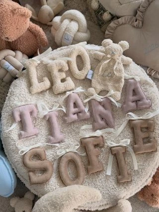 Pondělní písmenkování je naší (i vaší) nezbytností 🤭 Které jméno vytvoříme právě pro vás? 🤍 Napište nám do zpráv nebo...