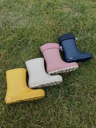 Gumáčiky Igor sú ľahké, ohybné, ako stvorené na jarné a letné dobrodružstvá🌼☔️ Vhodné na normálne široké až širšie nôžky💦...