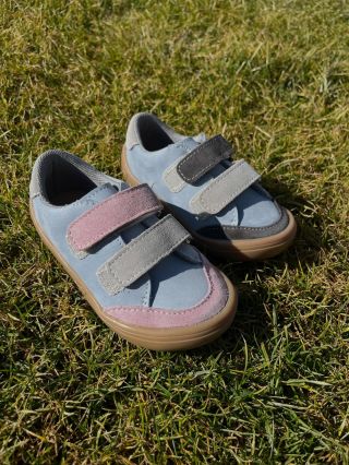 Novinka Jonap Joy🌼 👌Kvalitná koža 👌Normálne široké až mierne širšie nohy 👌Zapínanie na dva sucháče 👌Praktický okop 👌Päta...