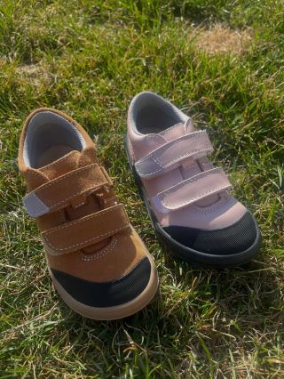 Obľúbené Jonap B22🌼 👌V krásnej škoricovej a pleťovej farbe s jemnými trblietkami 👌Kvalitná koža, praktický kožený okop pre...