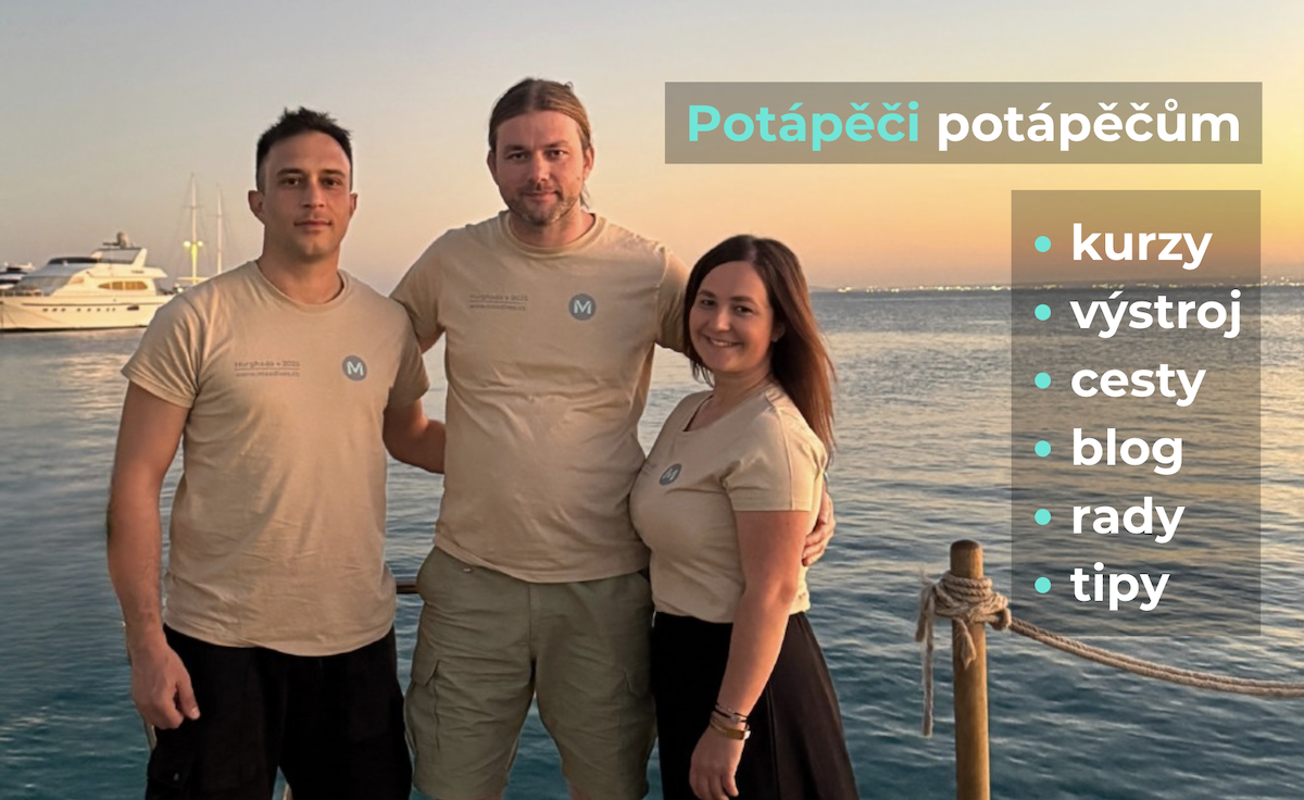 potápěči z Max Dives při vstupu do vody v lomu