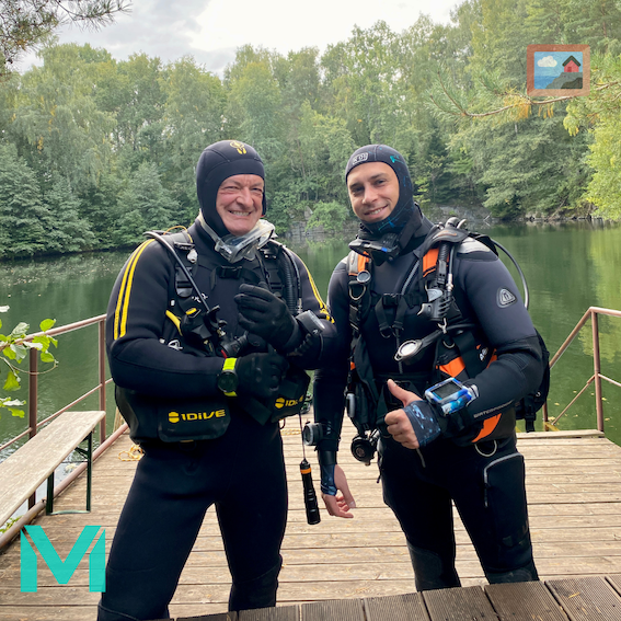 Potápěči z Max Dives před ponorem v lomu