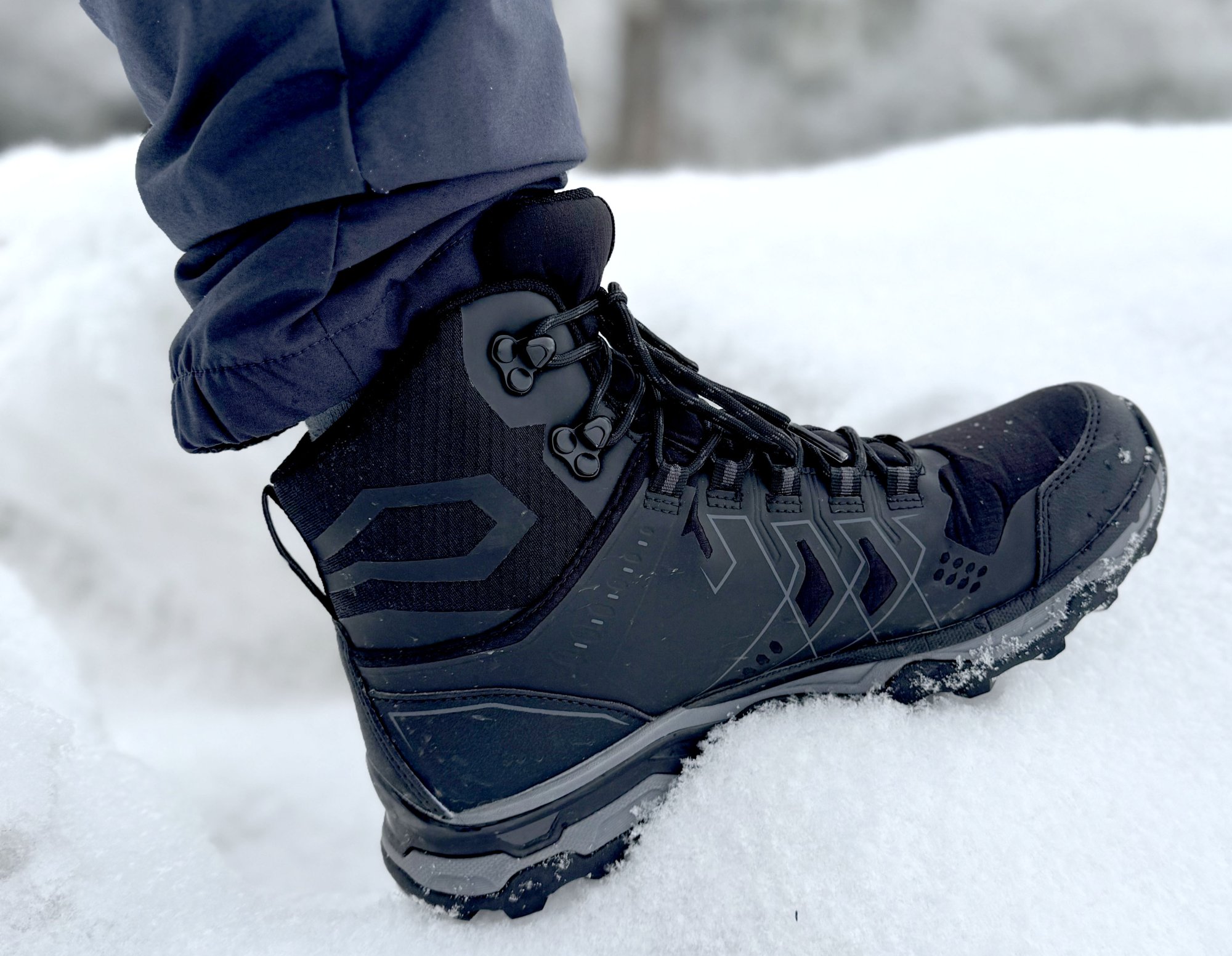 🥾 Bennon Nero High: Tactical boots that have your back in any terrain.