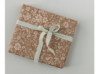 Maileg Balicí papír Blossom Ocher 10 m  Maileg Gift Wrap 10 m