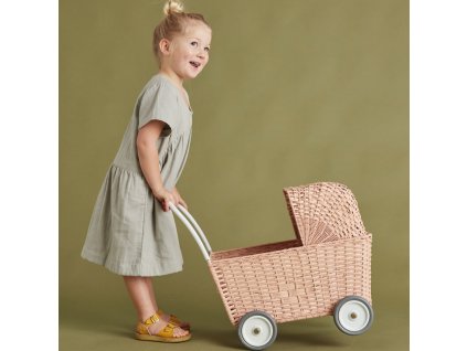 olli ella korb puppenwagen rattan rosa 1