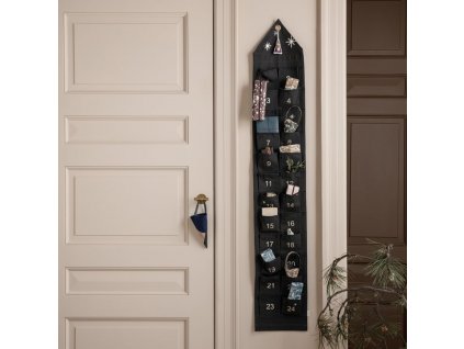 ferm Living Star Adventskalender schmal dunkelgruen Situation