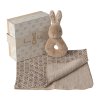 Maileg Dárkový balíček pro miminko Zajíček Cream Peach  Maileg Rabbit Rattle Set - Cream Peach