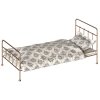 bed gold medium