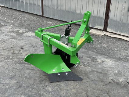Jednořádkový / jednoradličný pluh pevný za traktor