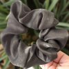 2572 1 scrunchies gumicka do vlasu seda perlet