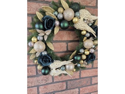 Vánoční věnec se zlatými křídly