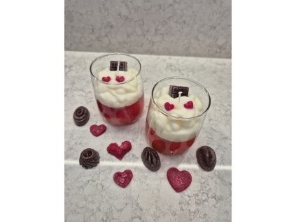 Zmrzlé jahody se sněhem