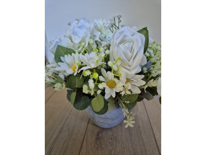 Květinová dekorace - Bílá