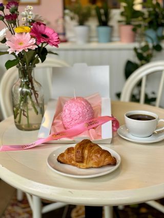 Sójová svíčka květinové vajíčko ideálně doladí nejen váš jídelní stůl na jarní čas.🌸🌱🥚 . . . #rucnedelanesvicky...