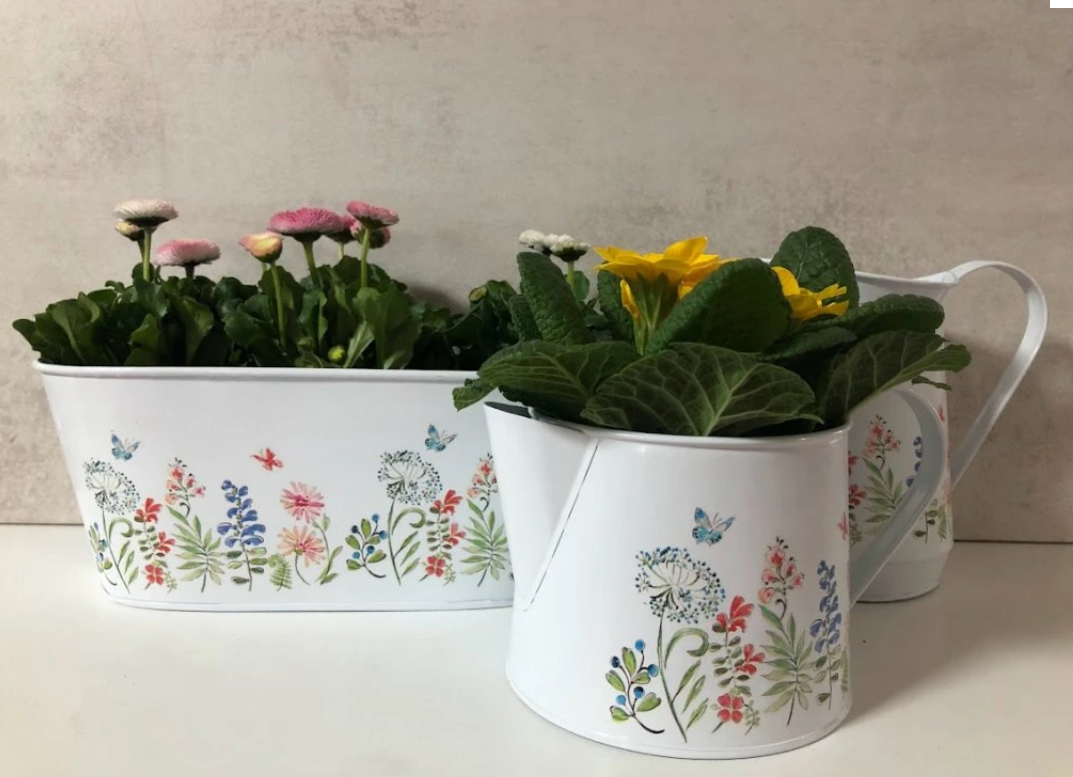 plechové květináče