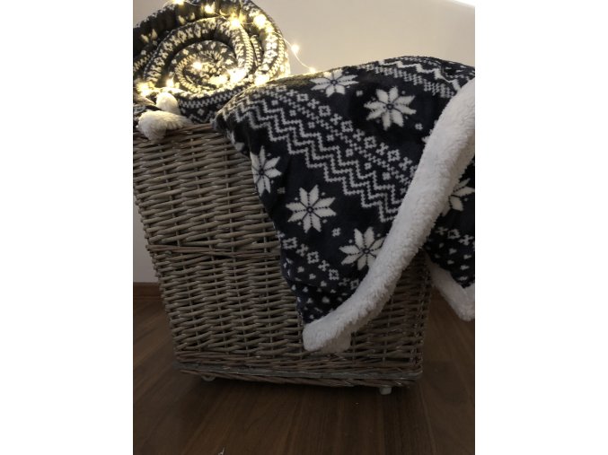 2162 1 hrejiva deka s vlockami