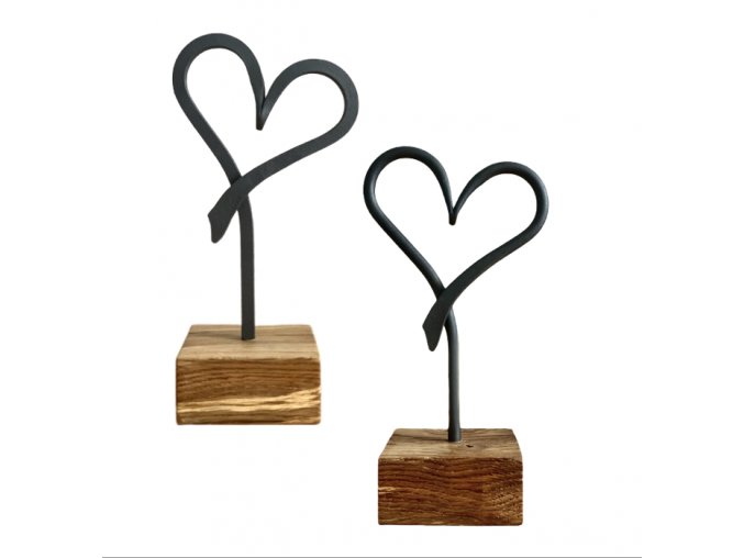 Kované srdce na dřevěném podstavci (Design Kulaté srdce)