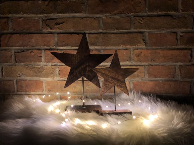 Dřevěná vánoční hvězda na podstavci