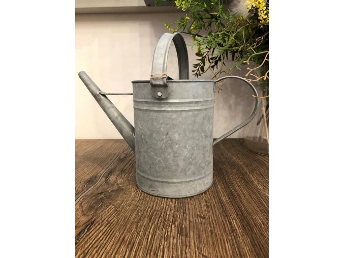 4366 seda konvicka na zalevani