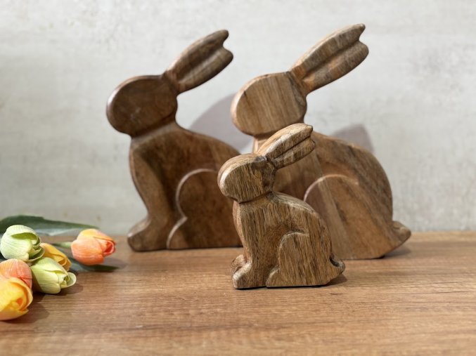 5790 1 velikonocni dekorace kralicka z mangoveho dreva