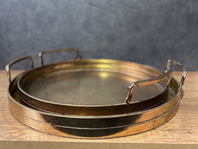 Kovové podnosy se zlatou patinou