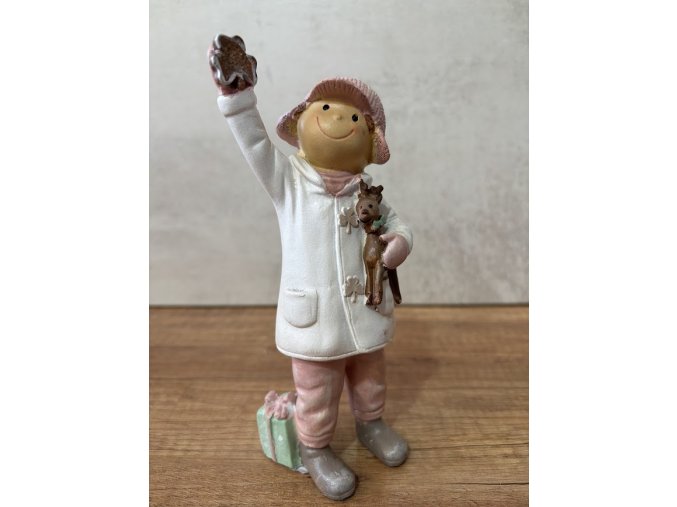 Zimní chlapeček v bílém kabátku