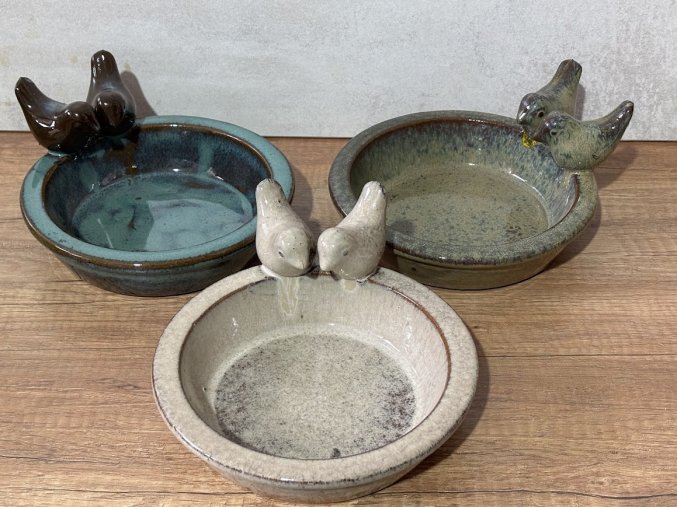 Keramické menší pítko pro ptáky