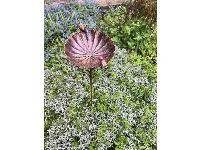 měděné pítko s ptáčky