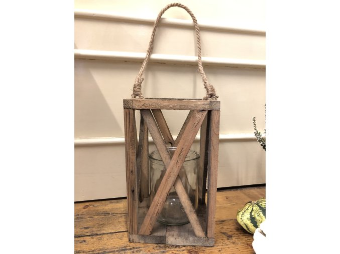 80 4 drevena lucerna se sklem