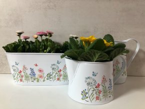 Kovové jarní dekorace na květiny - truhlík, květináč a váza (Design Váza - džbán)