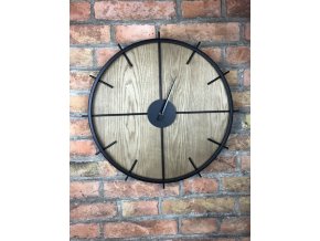 Nástěnné kovové hodiny s dekorem dřeva8