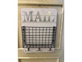 Dřevěná nástěnná polička Mail