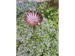 měděné pítko s ptáčky