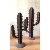 Kaktus kovová dekorace na postavení