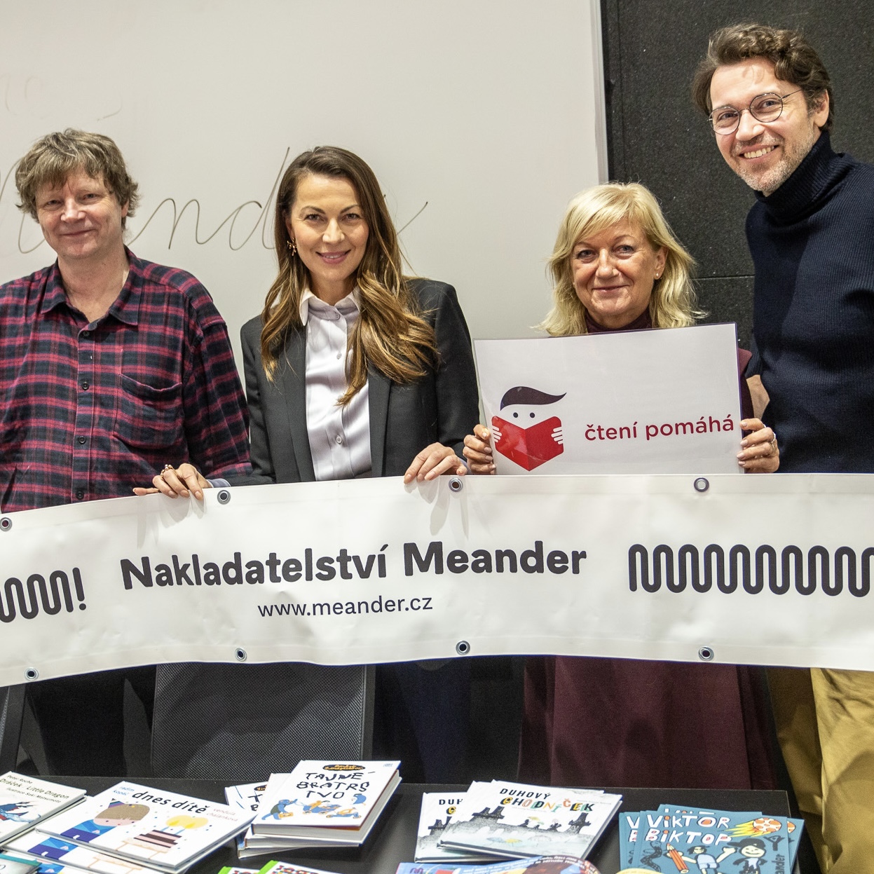 Jak jsme s nadací Čtení pomáhá předali FN v Motole knihy v hodnotě 200 000 Kč