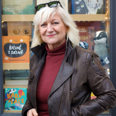 Iva Pecháčková nejen o velikonočních tématech, která mladé čtenáře dokážou přivést do velké knihovny plné tajemných knih