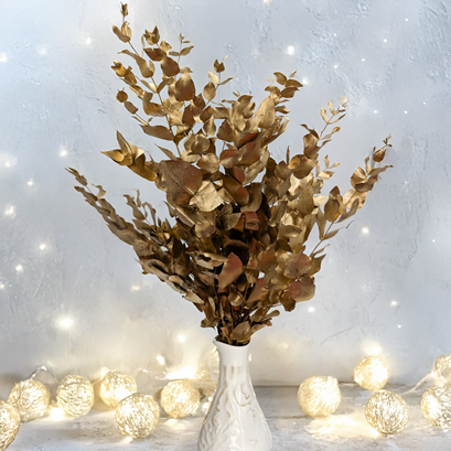 Kouzlo vánočních barev – zlato, stříbro, červeň a zeleň v přírodních dekoracích