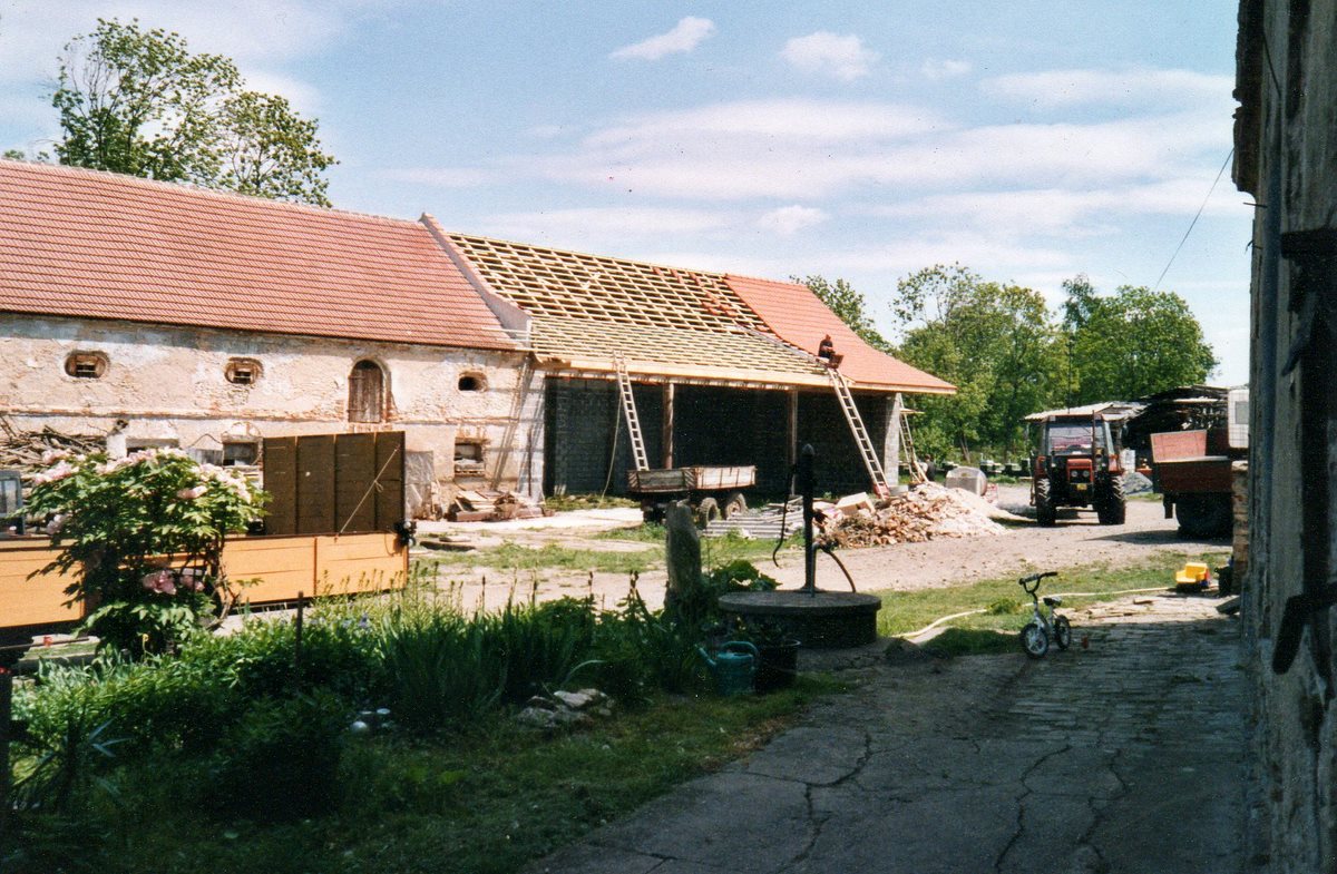 Stavba kůlny pro stroje, 2002-2006