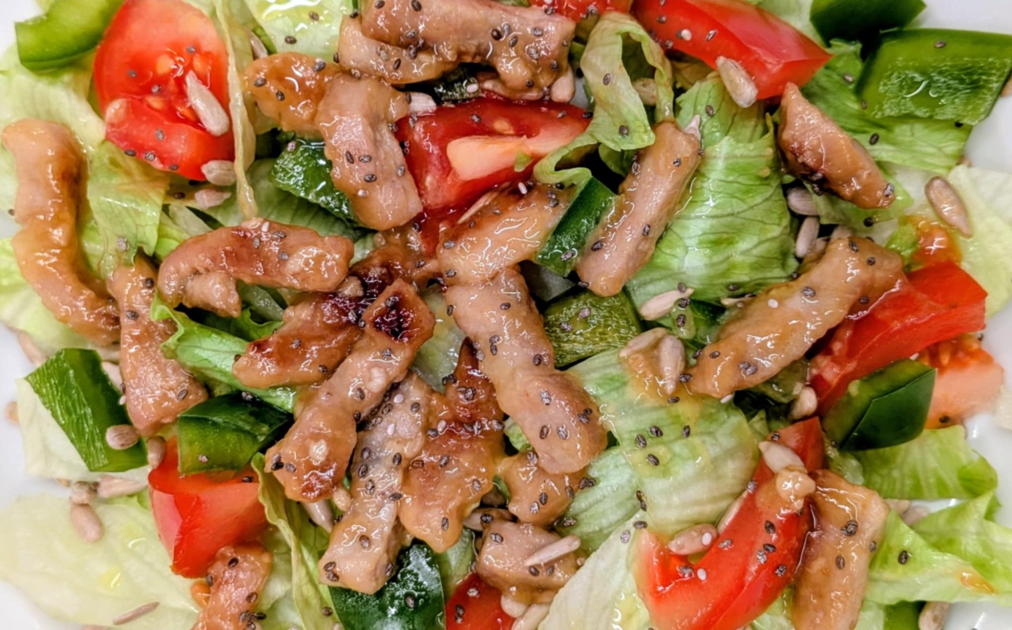 Glazované kuřecí nudličky se salátem