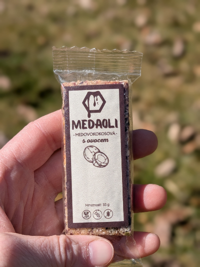 Zdravá svačina, celozrnný chléb, ovoce