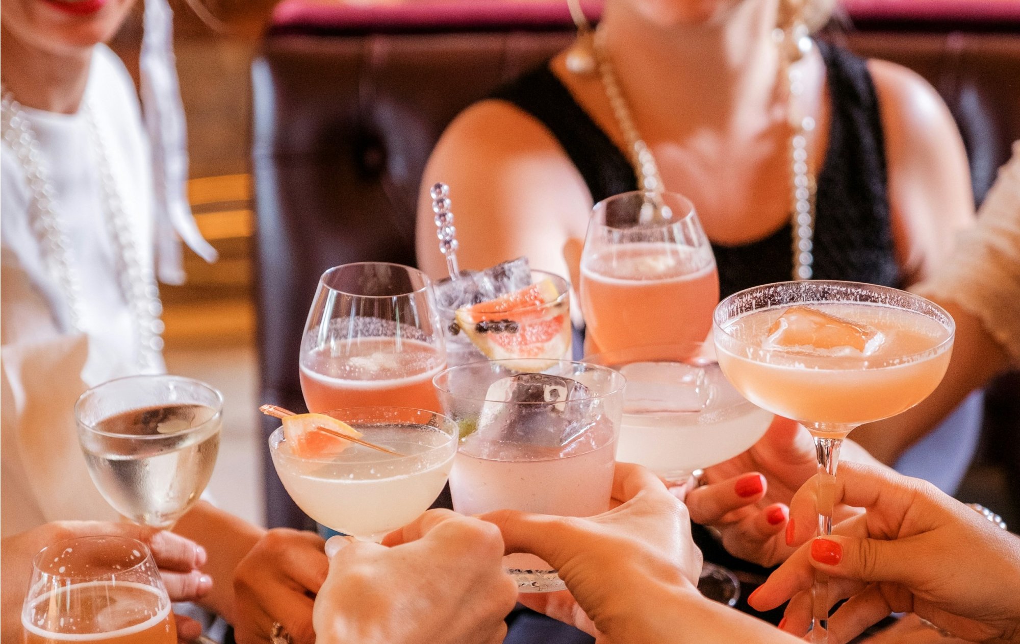 Nárazové pitie alkoholu: prečo je binge drinking nebezpečný pre mladistvých?