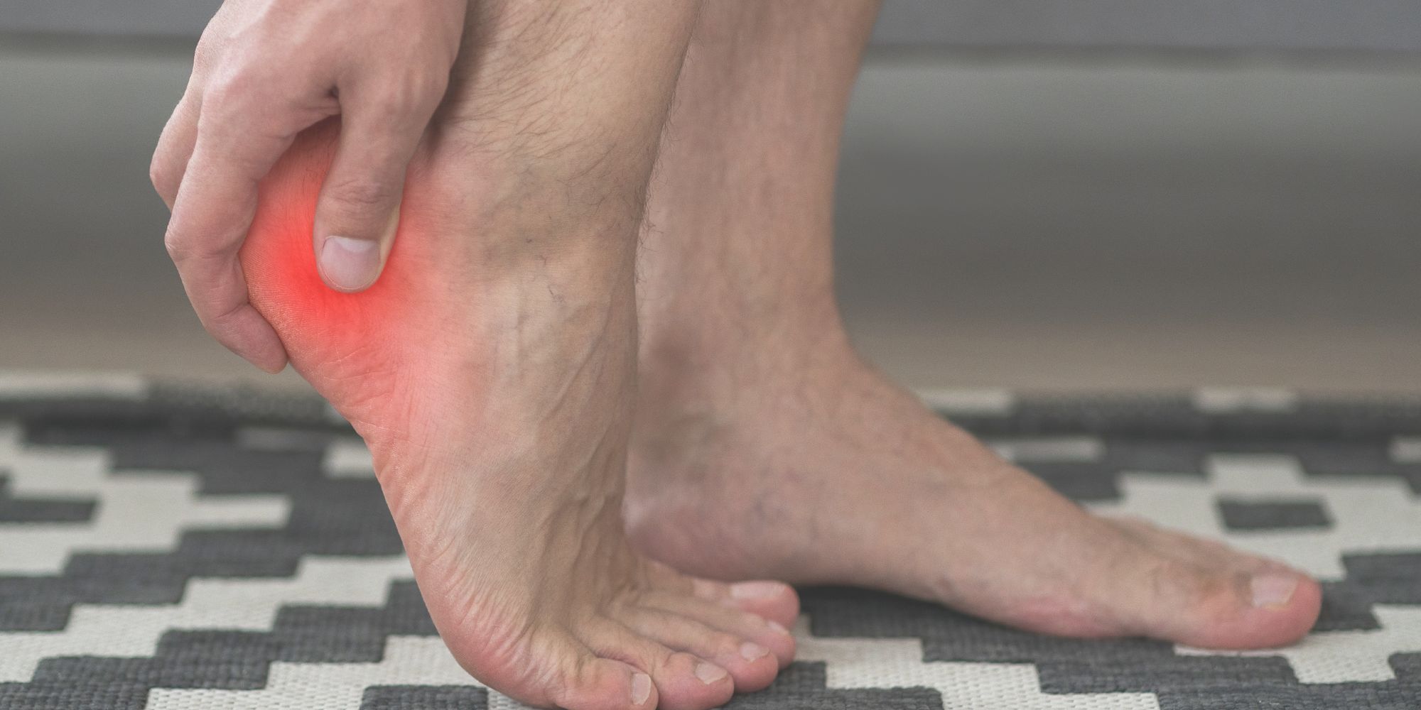 Obuv vhodná při patní ostruze 🦶: co pomáhá, jak vybírat a proč