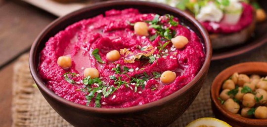 Hummus z červené řepy
