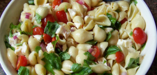 Těstovinový salát ala caprese